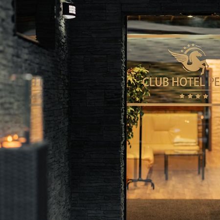 Club Hotel Pegasus Tiszaug Exterior photo